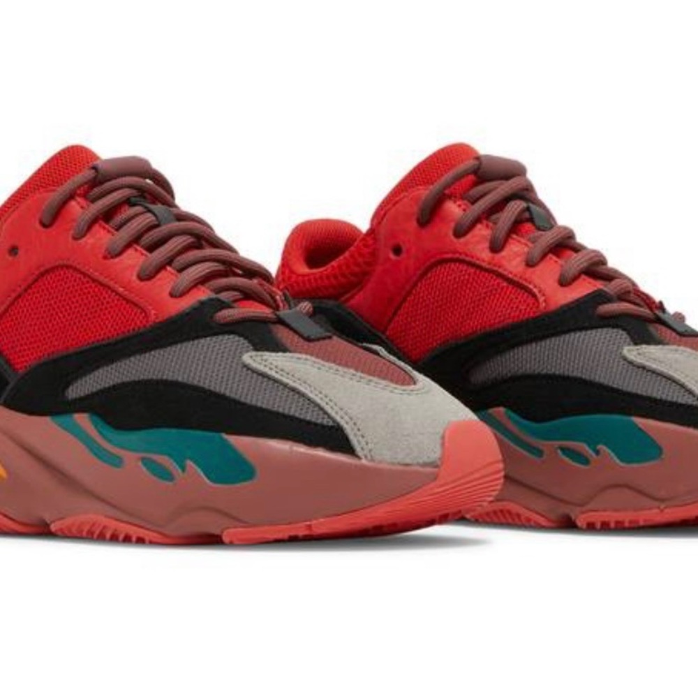 Yeezy Boost 700-2022
